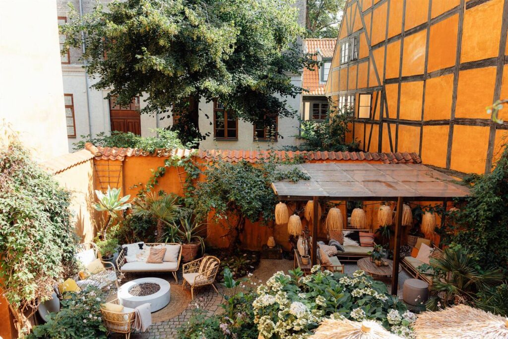 large private garden space in a historic scandinavian apartment in Copenhagen 